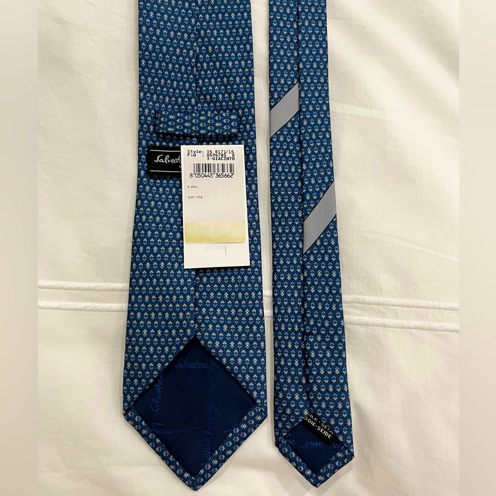 NEW Salvatore Ferragamo Men’s Silk Tie - Blue Print